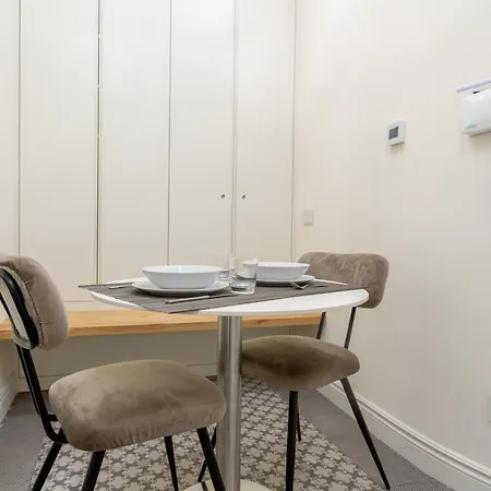 Centro Storico Vetra M4-studio 10min Walk Duomo Apartment